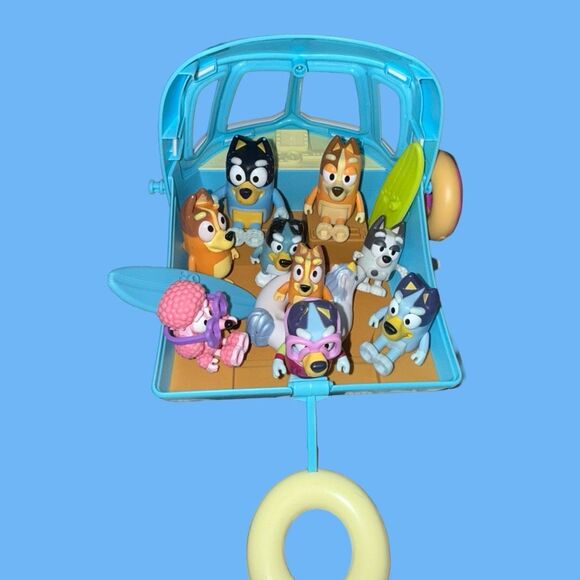BLUEY Heeler Jeep - Cabana Pool - 3 in 1 Airplane Resort Figures Accessories - Picture 10 of 15